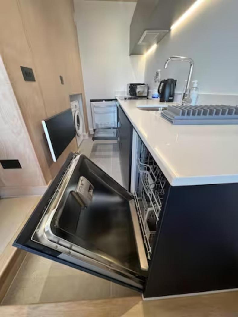 Two Bedrooms Exquisite En-Suite Apartment Deansgate Manchester Esterno foto